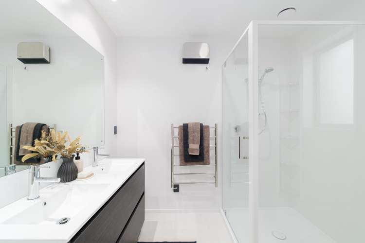 8a Wychwood Crescent Bishopdale_8