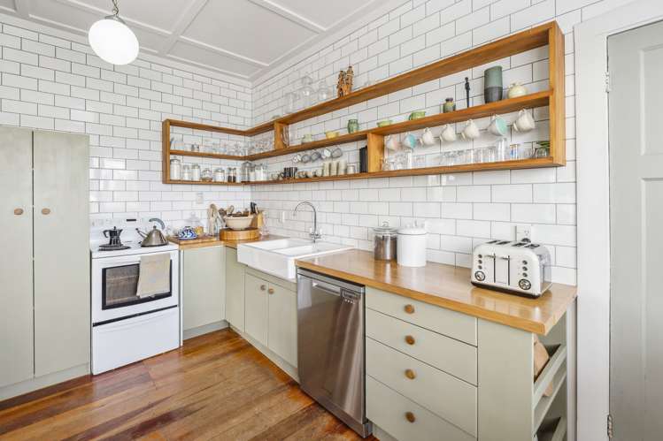 44 Robertson Street Glenholme_3