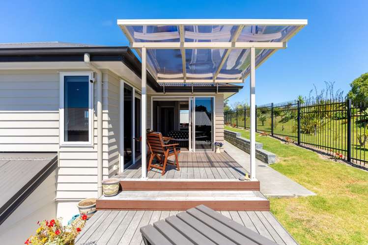 18 Pleasant Way Matakatia_21