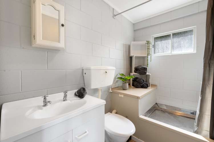 2/6 Armstrong Grove Hilltop_12