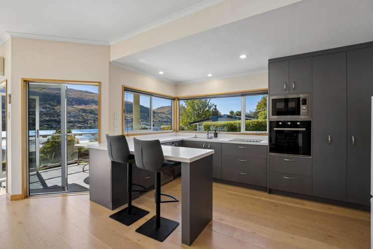 411 Peninsula Road Kelvin Heights_10