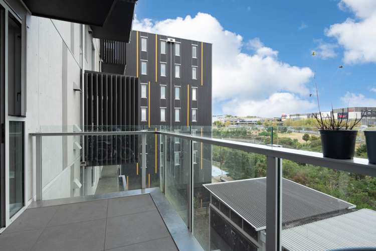 304/25 Don McKinnon Drive_0