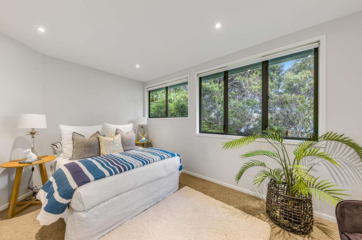 4/108-112 Unsworth Drive_1