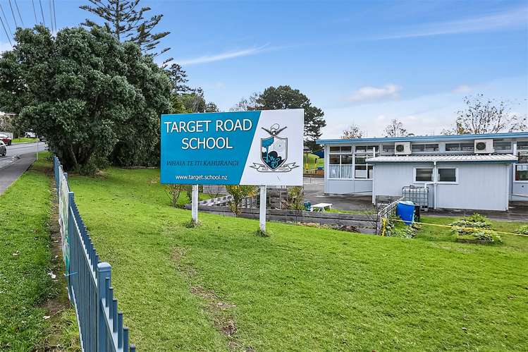 8 Kupari Place Totara Vale_23