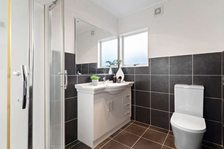 2/20 Hogans Road Glenfield_19