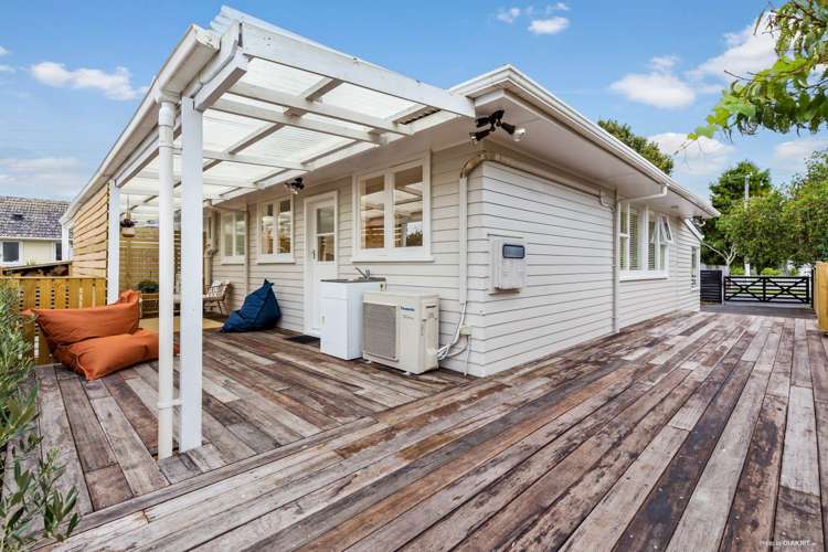 37b Cobham Crescent Kelston_14