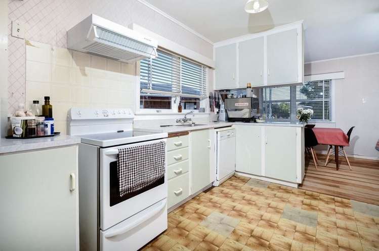 17 Royal View Road Te Atatu South_8