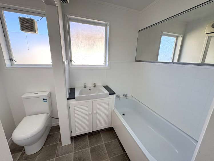 2/58 Clonbern Road Remuera_10