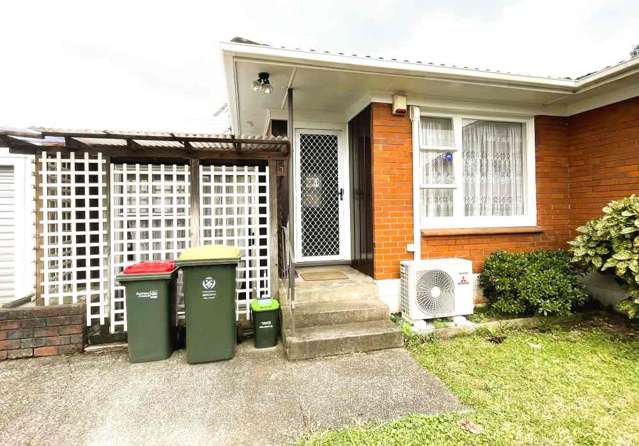 2 bedrooms + 1 rumpus room in Papatoetoe