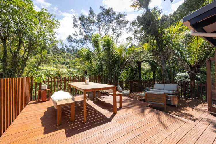 15 Valley View Road Titirangi_8