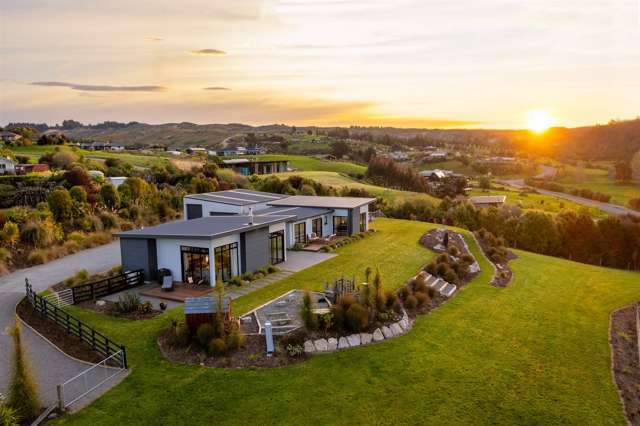 Designer Home on Expansive North-Facing Section