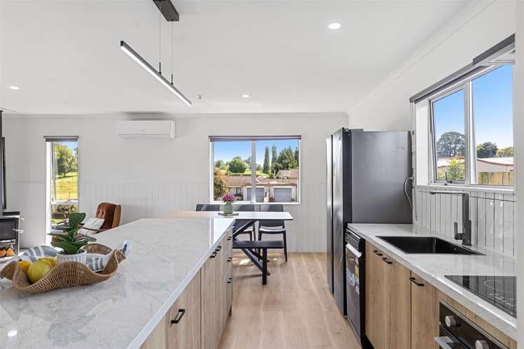 14 Montgomery Crescent_5