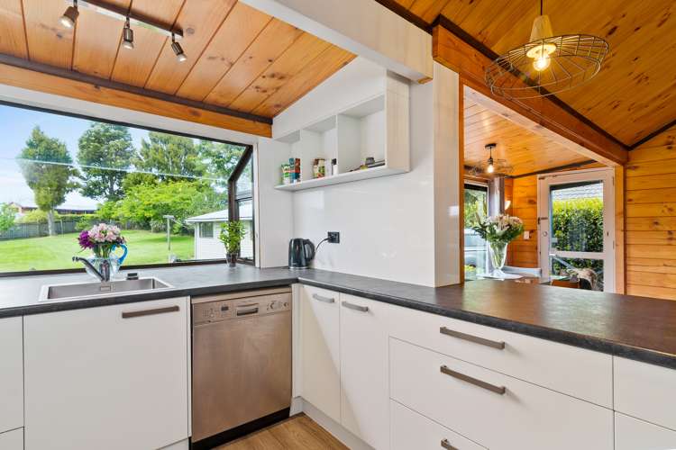 13 Henare Place Tihiotonga_16