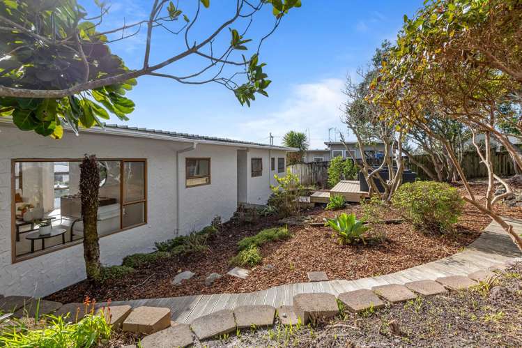 2/867 Beach Road Torbay_4