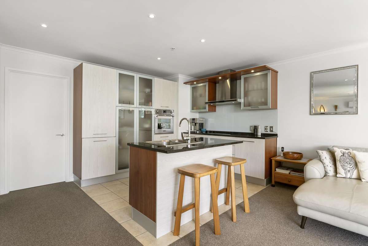 210/136 Marine Parade_5