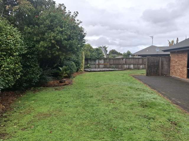 24 Oaklands Drive 11373_3