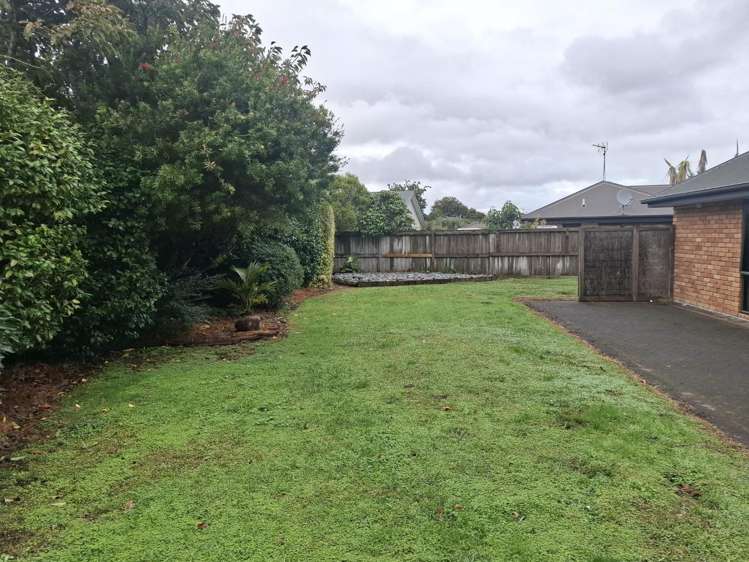 24 Oaklands Drive 11373_3