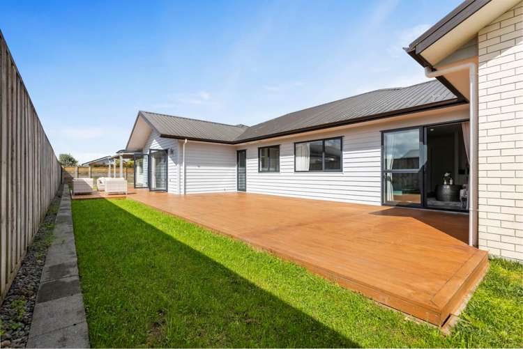 14 Leebank Crescent Riverhead_27