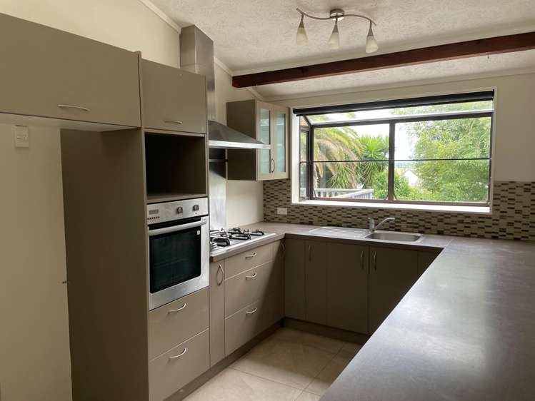 18 Oreti Place Clover Park_5