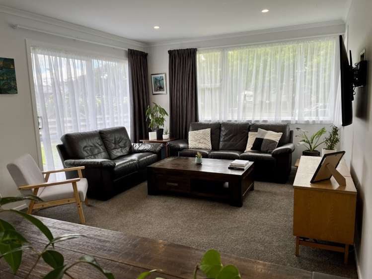 27 Mokau Place Terrace End_5