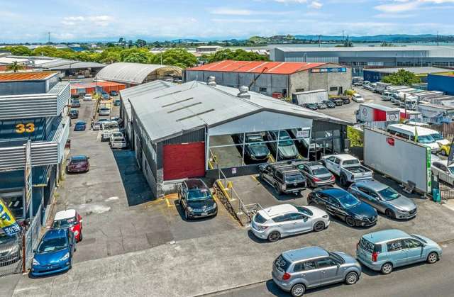 Front and centre trade retail/showroom – 410sqm