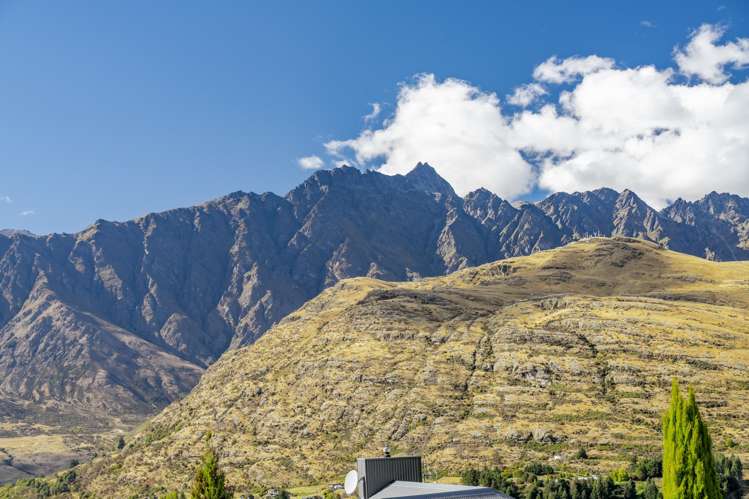 13 Goldleaf Hill Queenstown_23