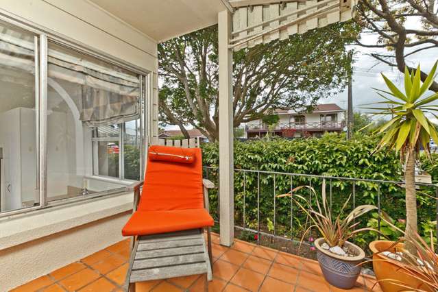 2/140 Calliope Road Stanley Point_3