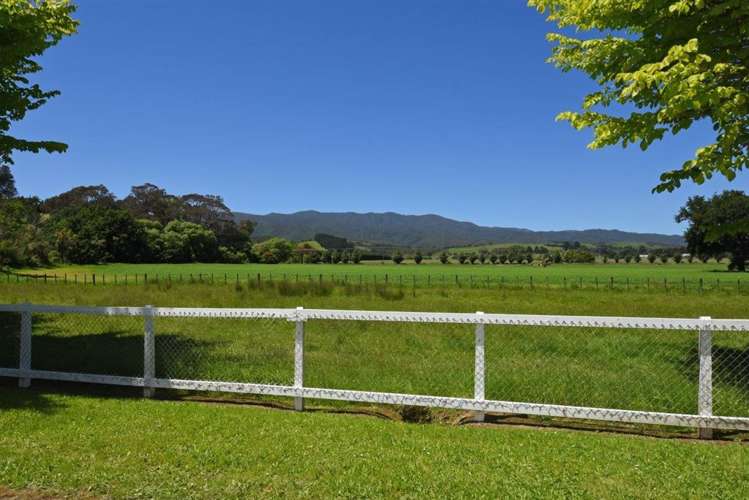 2072 Lake Ferry Road Pirinoa_9