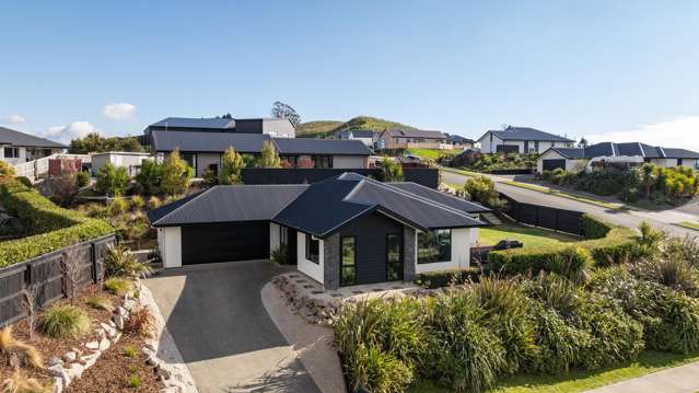 A Family Favourite with Hilltop Views!