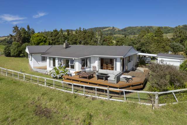 Countryside charm, coastal views on Papamoa Hills