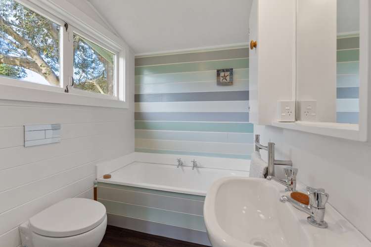 6 Kapiti Lane Otaki Beach_12