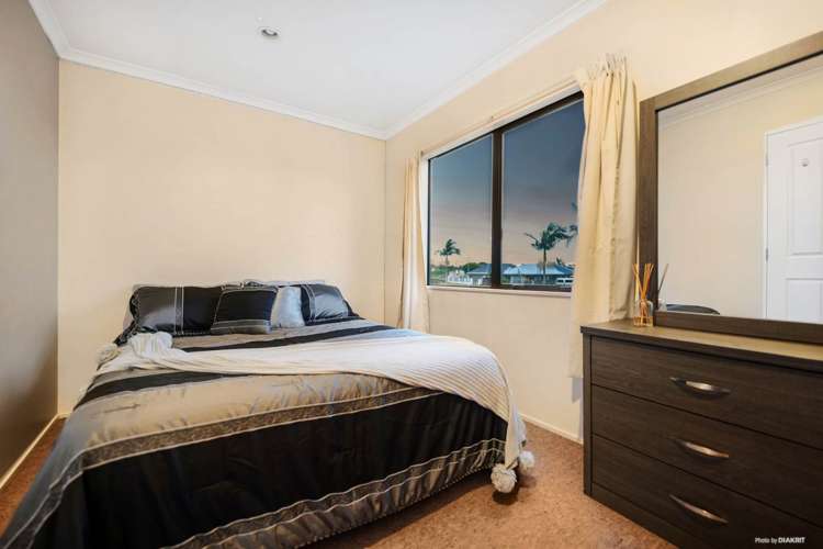 2 Tua Place Favona_16