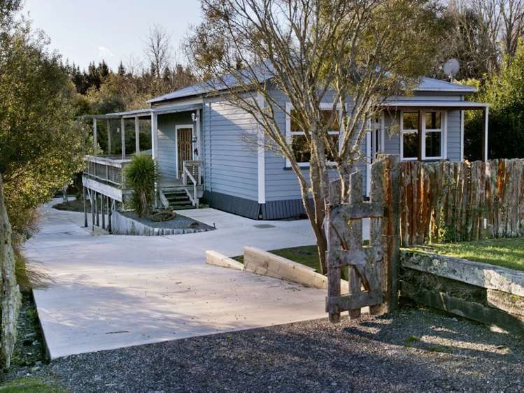 1575 River Road_0