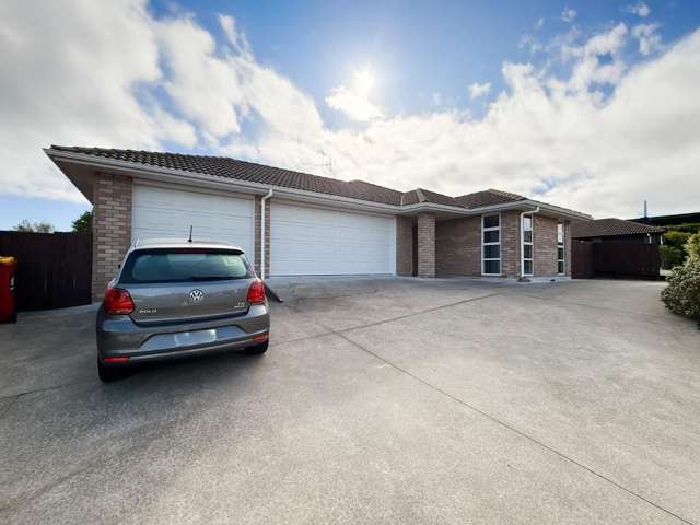 Spacious Family Living in Sought-After Wharewaka – 4 Bedrooms + Triple Garage