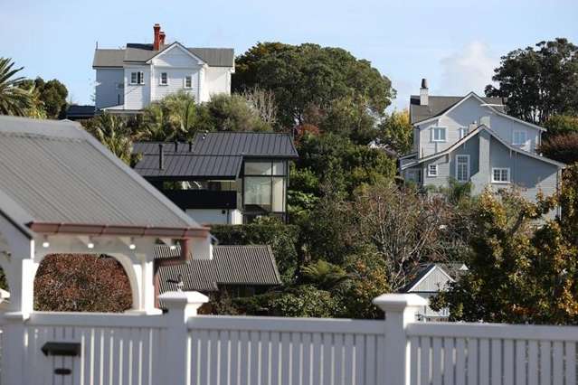 Tony Alexander: What Kiwis should expect from the ‘bad luck’ Budget