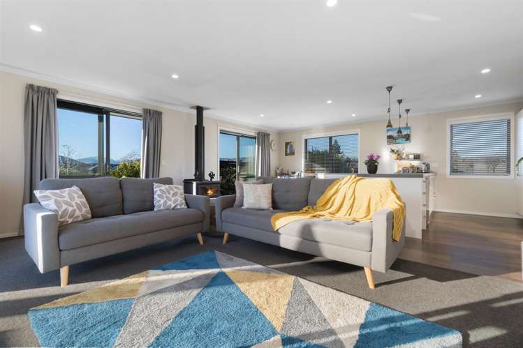 2 Kingfisher Crescent Albert Town_3