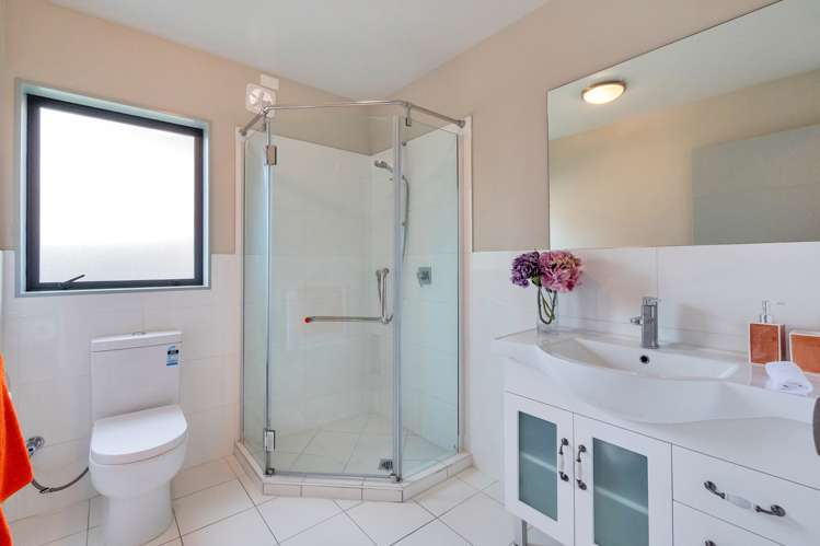 7 Roberts Road Te Atatu South_10