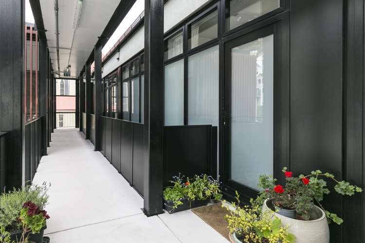 304/11 Jean Caldwell Way Island Bay_12