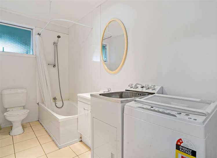 2/7 Alwyn Avenue Te Atatu South_13