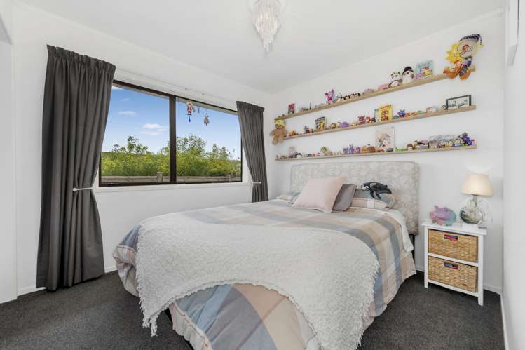 2/10 Pinewood Grove Botany Downs_7