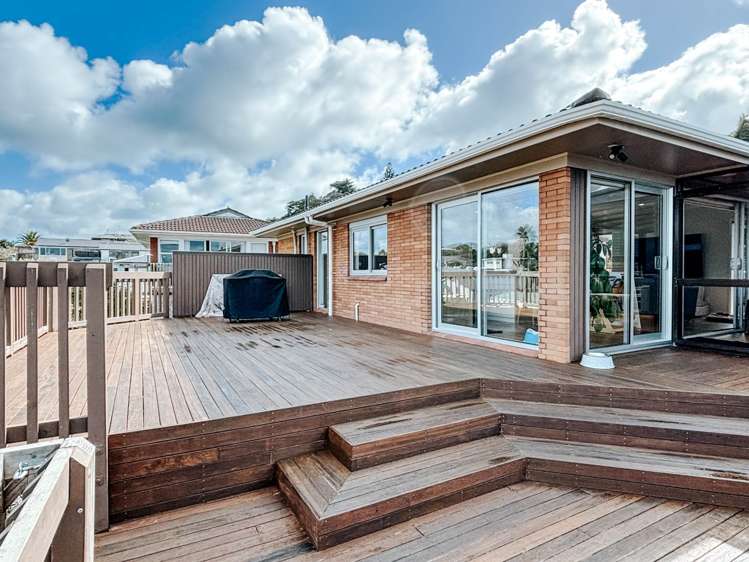 15 Zita Avenue Matakatia Bay_21