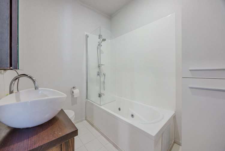2/21 Hunters Park Drive Three Kings_8