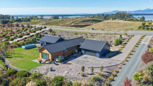 Luxury Lifestyle in Prestigious Galeo Estate