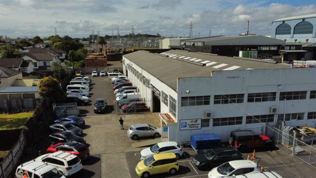 Savills | Functional Warehouse + Yard