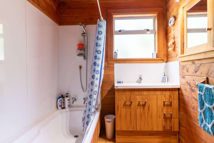 61 Akitio Esplanade Pongaroa_14