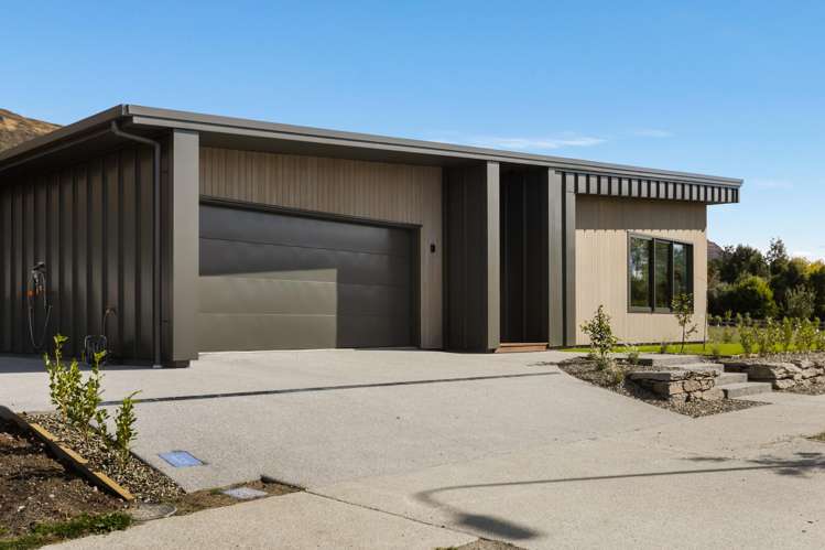 6 Stoneleigh Drive_1