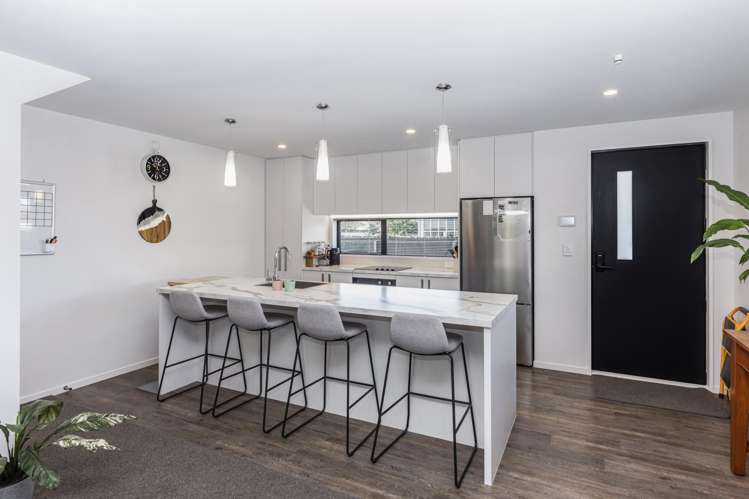 2/38 Wildberry Street Woolston_1