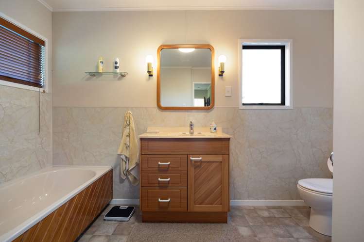 17 Huia Avenue Forest Lake_15