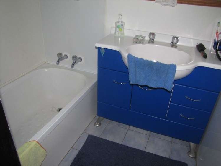 100 Laurie Lane Thames_11