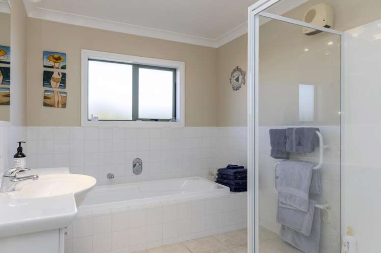 8 Belvedere Grove Rangatira Park_24